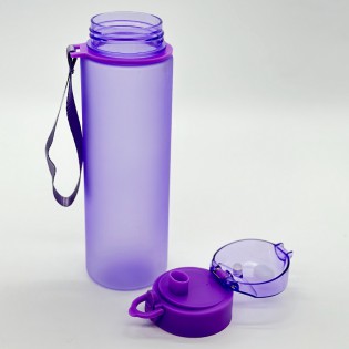 Спортивная бутылка для воды с поилкой/защитой на шнурке 560 мл – фиолетовая 2